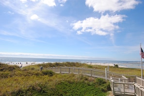Beach nearby - OASIS BEACH RETREAT NORTH MYRTLE BEACH (Myrtle Beach)
