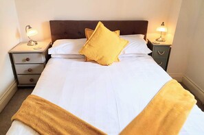 3 slaapkamers, een strijkplank/strijkijzer, gratis wifi, beddengoed