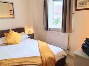 3 عدّة غرف نوم ومكواة/لوح كي وواي فاي مجانًا وملاءات أسرّة