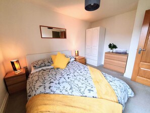 3 chambres, fer et planche à repasser, Wi-Fi gratuit, draps fournis