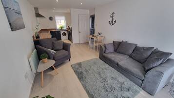 Apartment, Private Bathroom | Restaurant