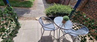 360 Serviced Accommodations - Waterfront Retreat - Modern Apartment