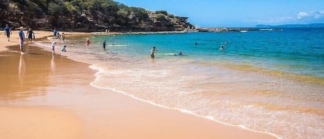 Una playa cerca