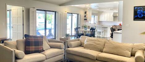 Smart TV, fireplace, video games, table tennis