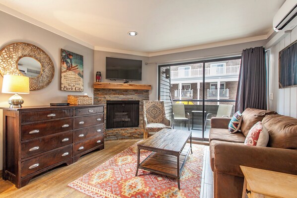 Smart TV, fireplace, DVD player