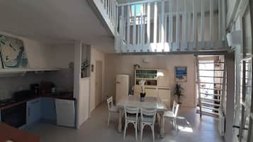 KĂŒhlschrank, Mikrowelle, Ofen, Herdplatte