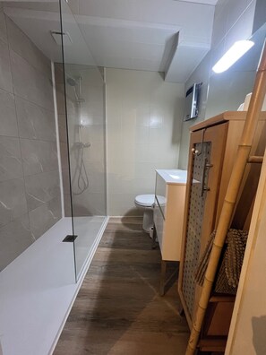 Duschwanne, Haartrockner