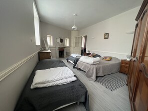 3 Schlafzimmer, Bügeleisen/Bügelbrett, Reisekinderbett