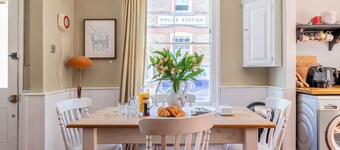 Historic Cottage, superb harbour & beach location, seconds from all amenities!