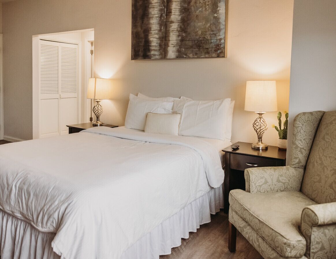 1 makuuhuone, työpöytä, silitysrauta/-lauta, vauvan matkasänky