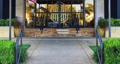 101 · Modern Charm #101 - Hotel Phillips