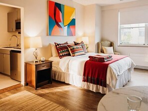 1 chambre, bureau, fer et planche Ă repasser, lit parapluie