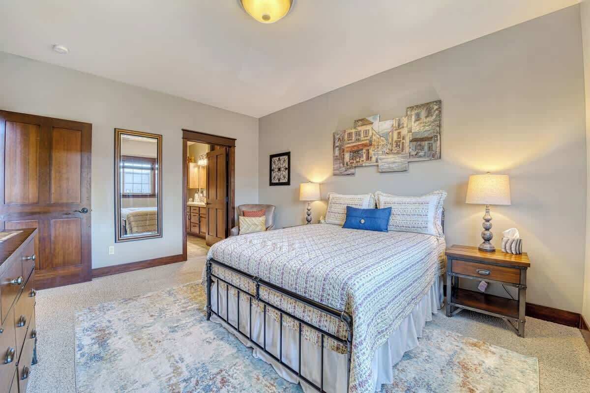 2 bedrooms, iron/ironing board, travel crib, free WiFi