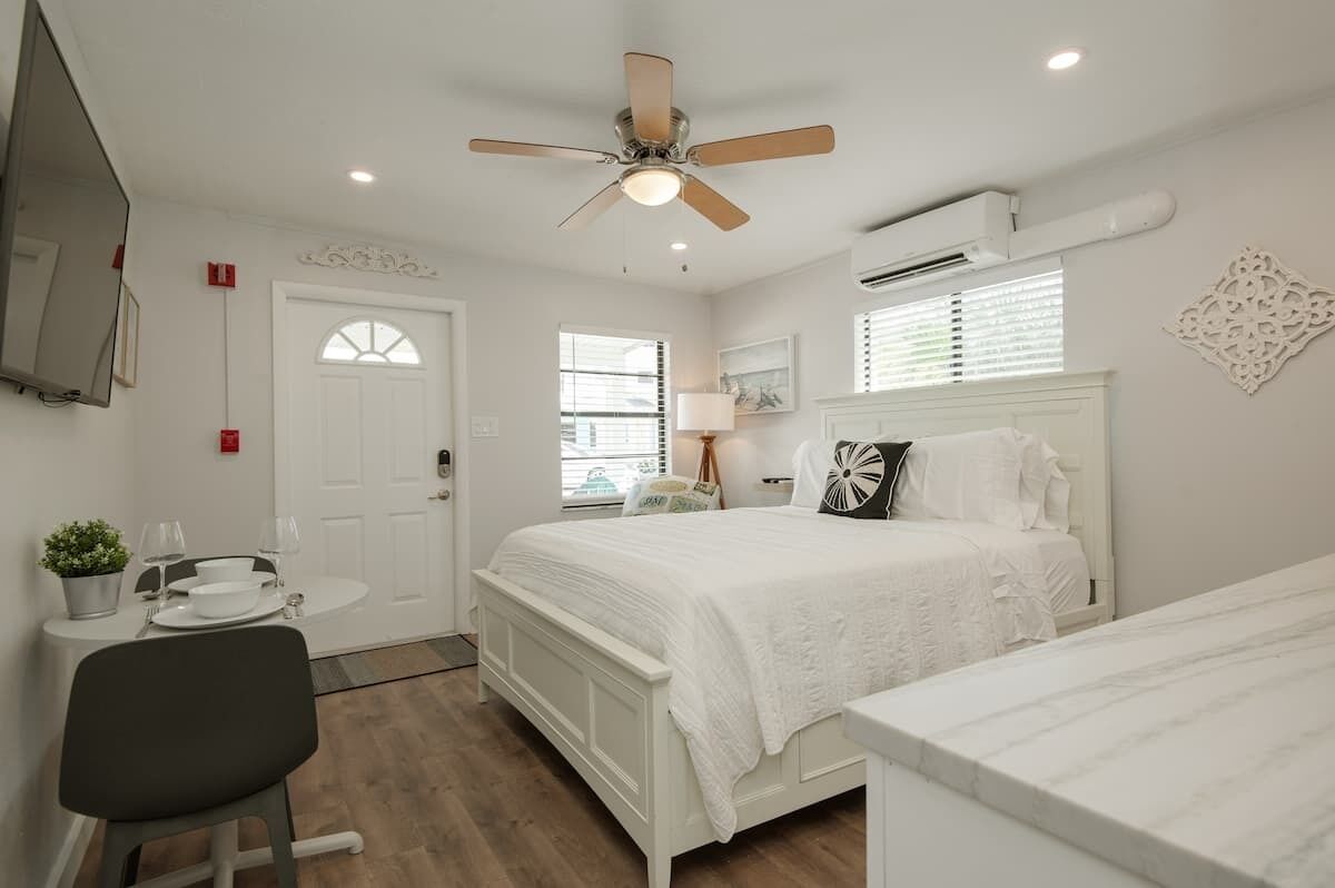 2B Newly Renovated Studio at Coastal Cottages