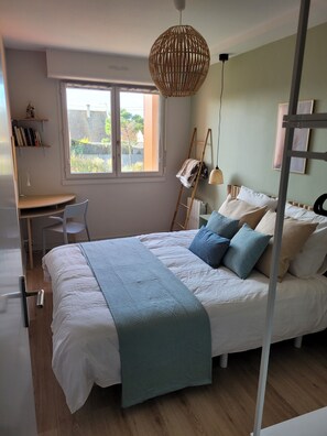 1 Schlafzimmer, Schreibtisch, Reisekinderbett, kostenloses WLAN