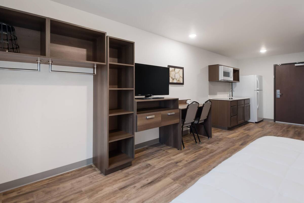 1 bedroom, desk, free WiFi, bed sheets