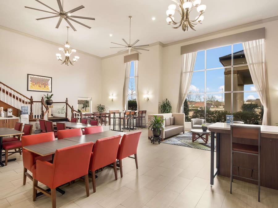 Desayuno continental gratuito y diario