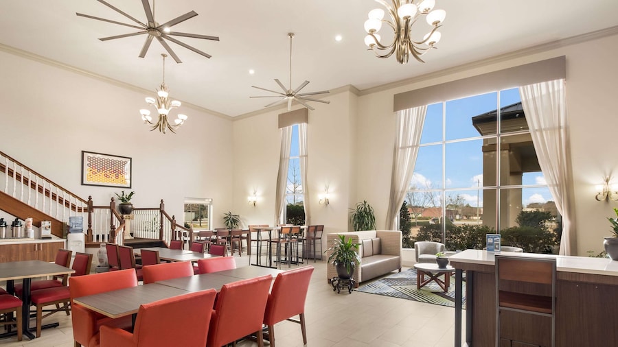 Clarion Pointe New Bern