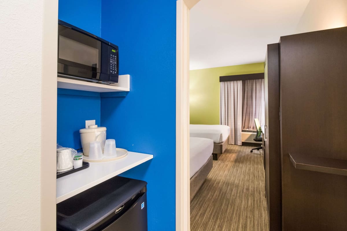 standard room, 2 queen beds, non smoking | 1 bedroom, premium bedding, in-room safe, desk