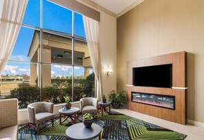 Lobby - Clarion Pointe New Bern (New Bern)