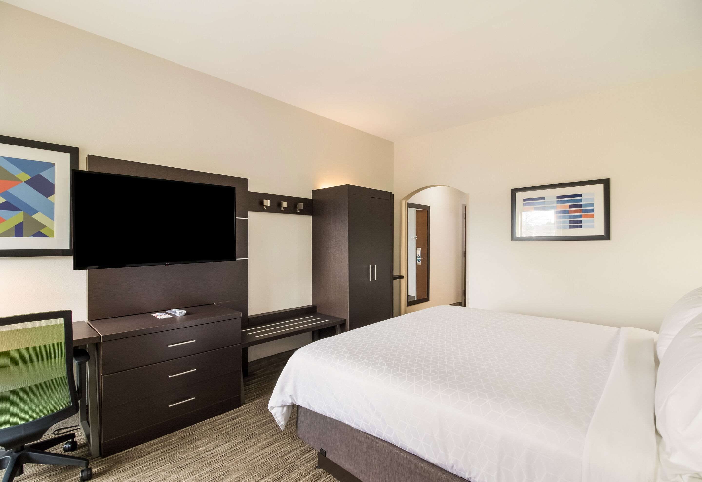 1 bedroom, premium bedding, in-room safe, desk