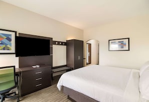 Premium bedding, in-room safe, desk, laptop workspace