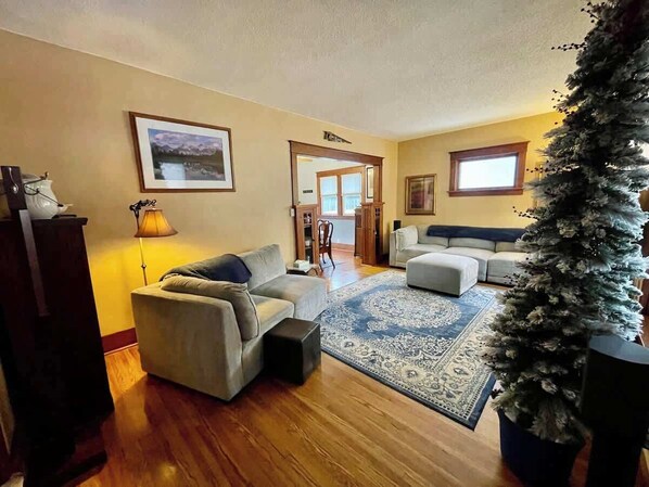 Smart TV, DVD player, stereo, offices