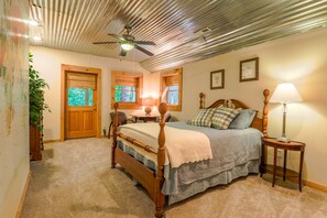 2 bedrooms, desk, free WiFi, bed sheets