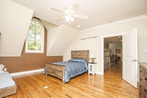 5 Schlafzimmer, Schreibtisch, kostenloses WLAN, Bettwäsche