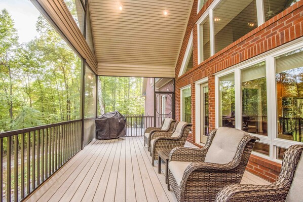 Terrace/patio - "A Place To Land" on WATTS BAR LAKE with a PRIVATE BOAT DOCK! (Spring City)
