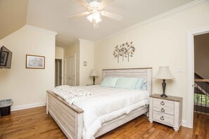 5 bedrooms, desk, free WiFi, bed sheets