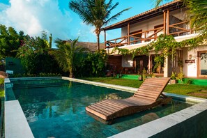 Piscina interna, piscina externa