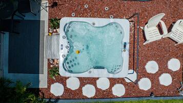 Piscina all'aperto, una piscina riscaldata