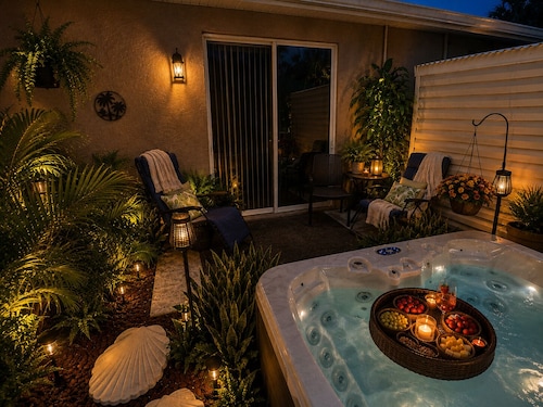 Heated Pool & Luxurious Spa! Close to Mineral Springs & Beaches!☀️🌴