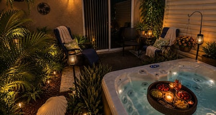 Heated Pool & Luxurious Spa! Close to Mineral Springs & Beaches!☀️🌴