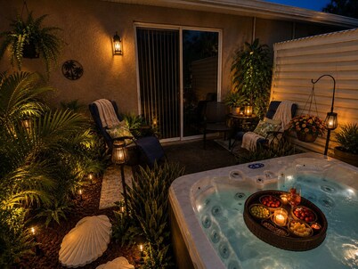 Heated Pool & Luxurious Spa! Close to Mineral Springs & Beaches!☀️🌴