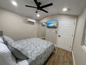 1 غرف ة نوم ومكواة/لوح كي وواي فاي وملاءات أسرّة