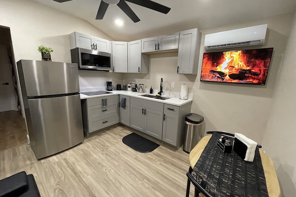 Refrigerador, microondas, horno, placa de cocina