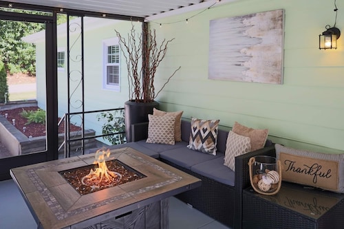 Beautiful Home At Downtown Apex