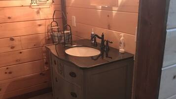 淋浴设施、毛巾、卫生纸