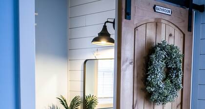 GORGEOUS Remodeled South Beach Cottage - 2 blocks from the shore!