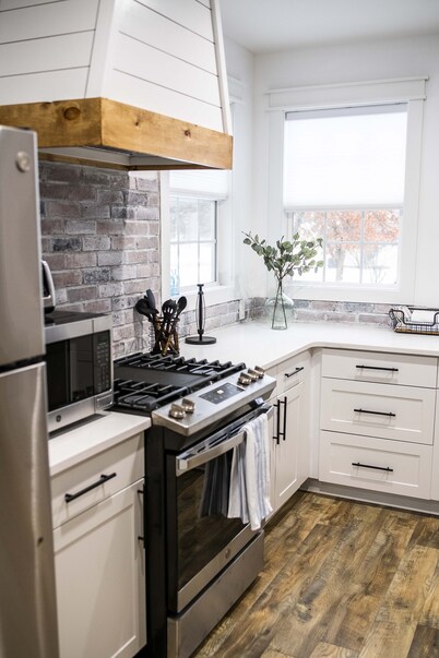 GORGEOUS Remodeled South Beach Cottage - 2 blocks from the shore!