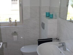 Unclassified image, 3 of 18, button