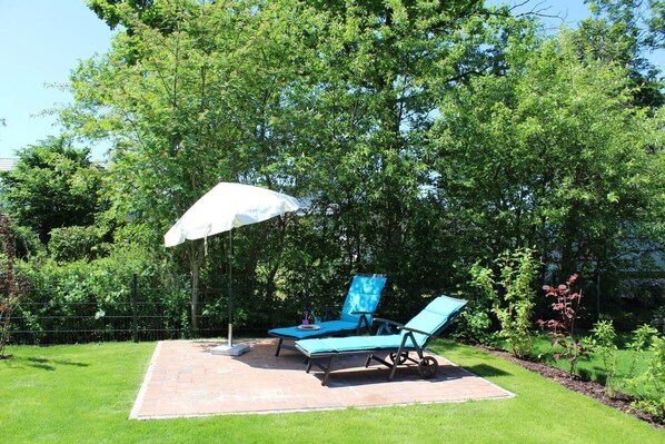 Unclassified image, 1 of 18, button