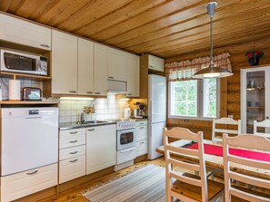 Fridge, microwave, dishwasher, cookware/dishes/utensils - Lahukka by Interhome (Puumala)