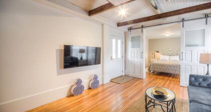 Elegant Apt | Dtwn Belmont close to Hospital