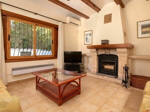 Propiedad, Marco, Madera, Edificio, Ventana, Sala, Diseño De Interiores, Piso, Manchas De Madera, Suelo