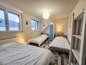 7 quartos, ferros/tábuas de passar roupa, berço de viagem