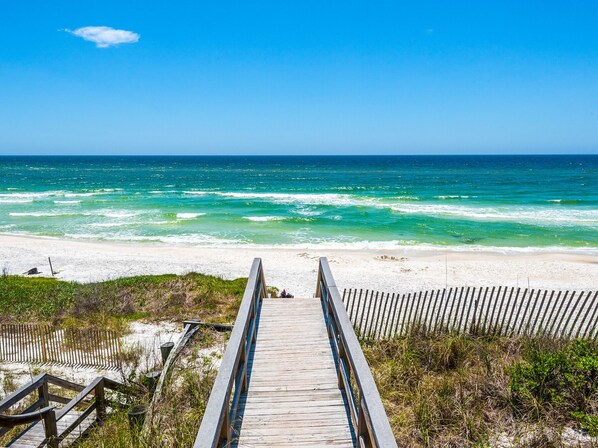 Una spiaggia nelle vicinanze