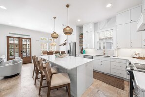 Fridge, microwave, oven, stovetop - Your dune retreat awaits at Driftwood Dunes / Pet Friendly / Lagoon Pool in Seacrest Beach / 4 Bikes (Rosemary Bch)
